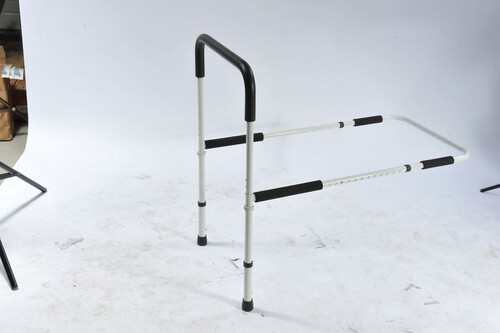 ASIDERO DE CAMA CON PATAS ROBUST
